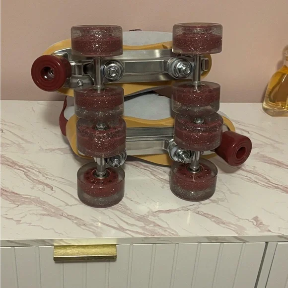 Candi Girl Carlin Quad Roller Skates - Picture 5 of 6